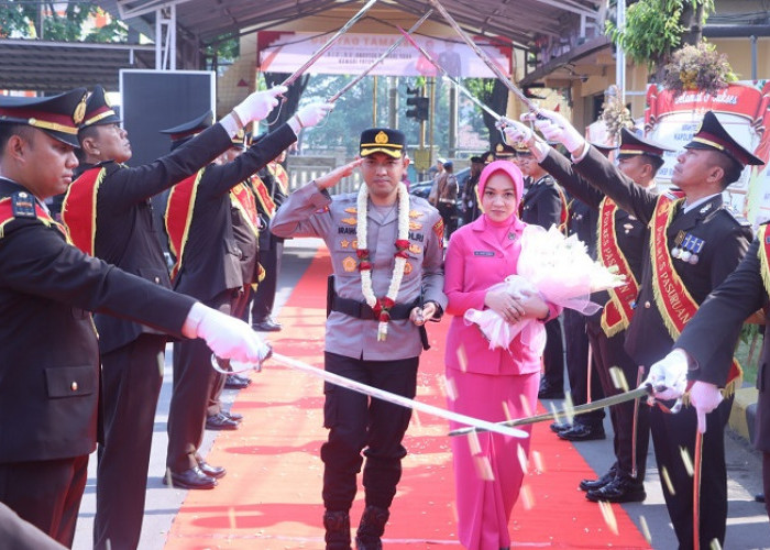 Sertijab Kapolres Pasuruan, AKBP Irawan Setyono Disambut Farewell Parade