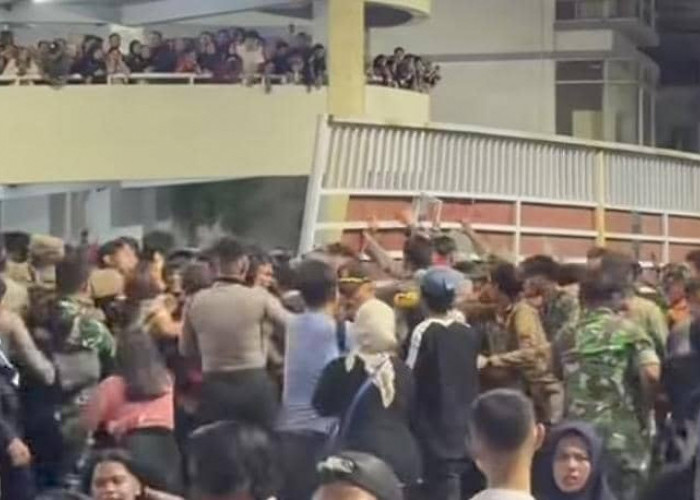Konser Denny Caknan di Surabaya Berakhir Ricuh, Fasilitas Venue Alami Kerusakan Parah