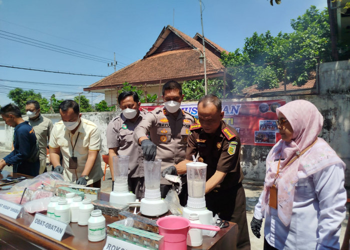 Kapolres dan Kajari Jember Musnahkan Sabu dan Okerbaya Serta Ribuan Batang Rokok dari 185 Putusan Inkracht