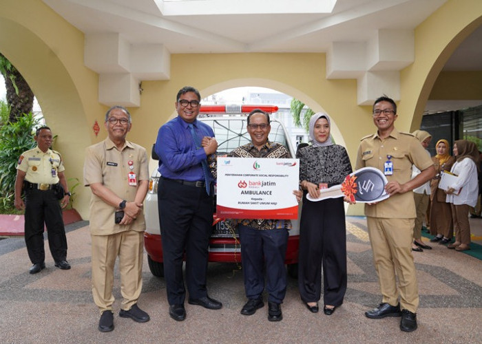 Tingkatkan Pelayanan Kesehatan, Bank Jatim Serahkan CSR Ambulans kepada RSUD Haji Provinsi Jatim