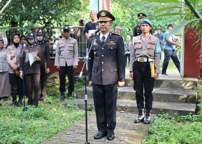 Tangis Haru Selimuti Pemakaman Wakapolsek Kebomas Iptu Soleh
