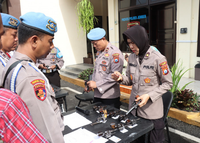 Polres Jember Tingkatkan Disiplin Anggota, Cek Senjata Api Rutin