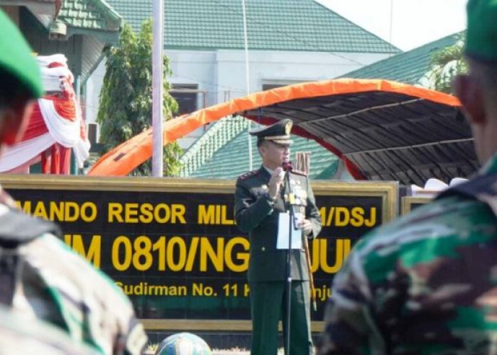 HUT TNI Ke-80, Tiga Prajurit Kodim 0810 Nganjuk Terima Tanda Kehormatan