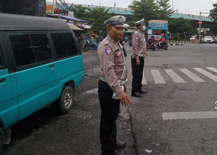 Polsek Sawahan Amankan Pos Pagi di Perempatan Kupang Girilaya