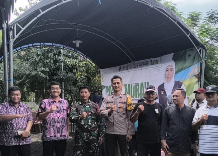 Jamin Stabilitas Pangan Jelang Lebaran, Bhabinkamtibmas Medokan Ayu Kawal Pasar Murah Epik Mobile