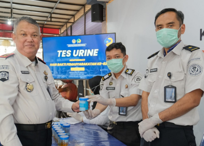 Wujudkan Zero Halinar, Ratusan Petugas Lapas dan Bapas Malang Jalani Tes Urine