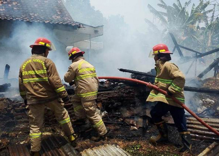 Rumah Kontrakan di Probolinggo Ludes Terbakar