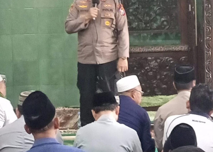 Jumat Keliling Polsek Sukomanunggal di Masjid Miftahul Huda Tekankan Pentingnya Menjaga Kamtibmas
