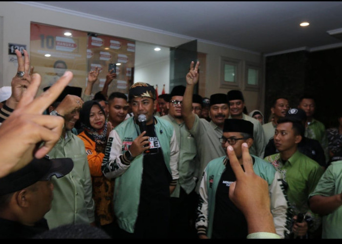 Debat Pilbup Probolinggo Diselenggarakan di Surabaya, Simpatisan Gus Haris-Ra Fahmi Membludak 