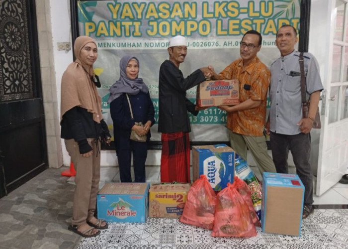 Alumni SMPN 1 Menganti 1989 Berbagi Berkah Ramadan dengan Panti Jompo Lestari Bringkang