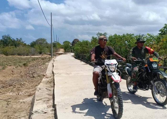 Senang dan Bangga, Masyarakat Lewati Jalan Rabat Hasil Kerja Keras Anggota TMMD 121 Kodim 0827/Sumenep 