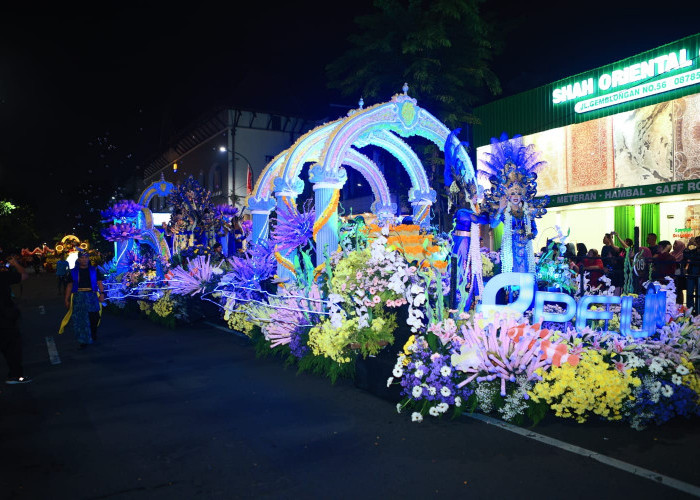 Usung Tema Harmony of Ocean, Mobil Hias Pelindo Pukau Ribuan Warga di Surabaya Vaganza 2026