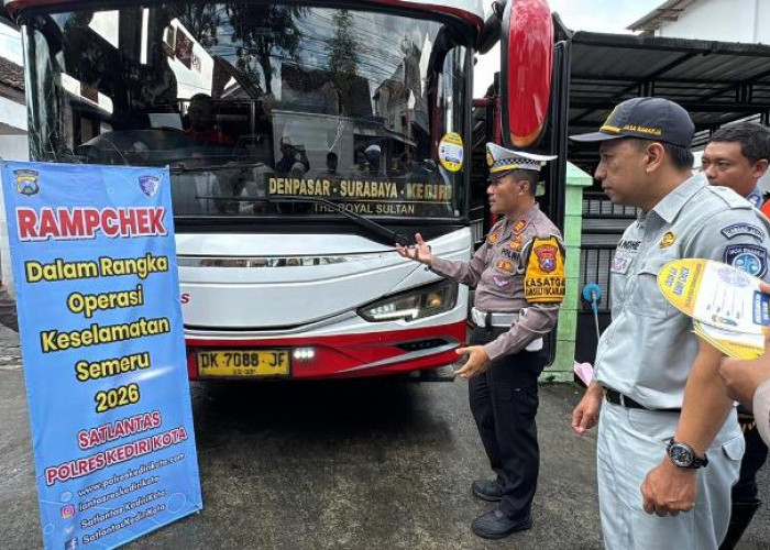 Dukung Operasi Lilin Semeru 2025, Satlantas Polres Kediri Kota Ramp Check Angkutan Umum
