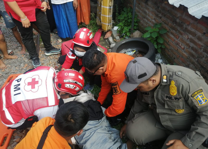 Tak Dengar Suara Kereta Saat Pilah Sampah, Lansia di Bubutan Surabaya Patah Kaki Usai Tersambar KA Barang