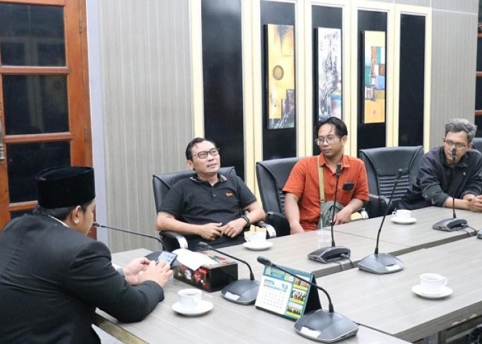 Tak Dapat Akses Air Bersih Selama 1,5 Tahun, Puluhan Penghuni Perumahan di Cerme Mengadu ke DPRD Gresik