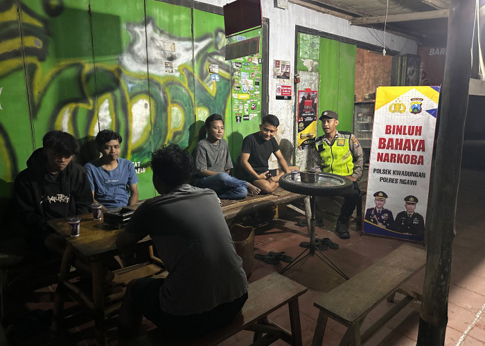 Cangkrukan di Warung, Polisi Edukasi Warga Bahaya Narkoba