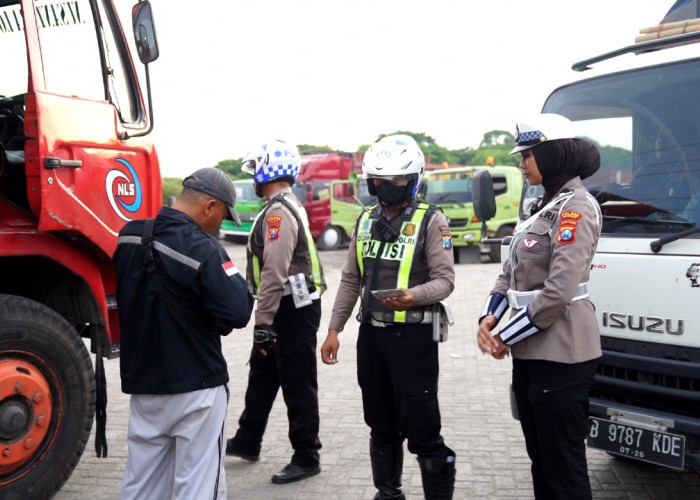 Penertiban Angkutan Barang dan Pembagian Takjil Wujud Kepedulian di Bulan Ramadan