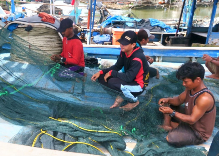 Nelayan Pasuruan Diimbau Tak Melaut saat Ombak Tinggi