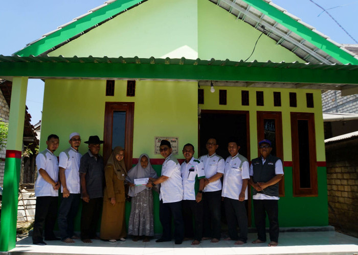 UPZ SIG Pabrik Tuban Berikan Bantuan Renovasi 7 Unit RTLH