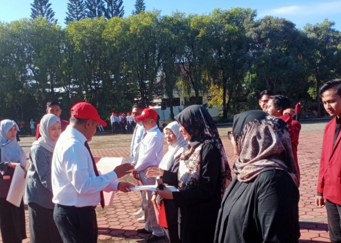 Peringatan Hardiknas, UMM Beri Penghargaan Civitas Akademika atas Capaian Prestasi Gemilang