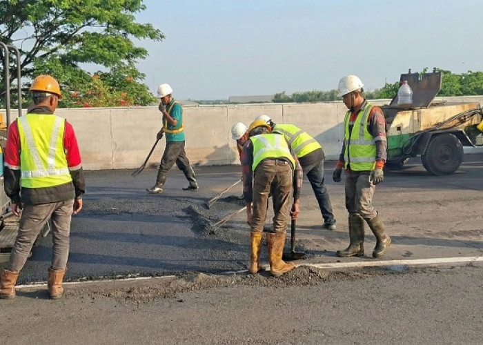 Jelang Lebaran 1447 H, Perbaikan Titik Rawan Tol Surabaya-Mojokerto Dikebut