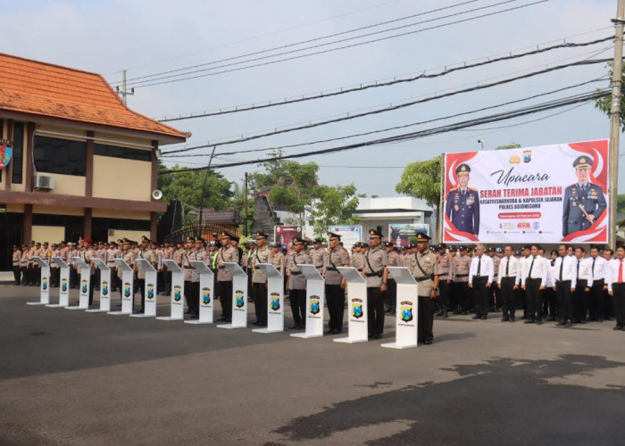 Kapolres Bojonegoro Pimpin Upacara Sertijab Kasat Resnarkoba dan 8 Kapolsek 