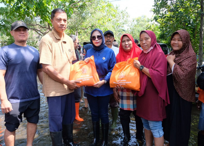 Wakil Bupati Bersama Forkopimda Sidoarjo Bantu Korban Banjir