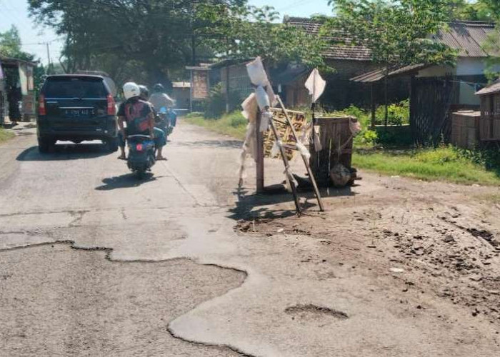 Jalan Penghubung Ngopak-Banyubiru Rusak Parah, Warga Pasuruan Timur Geram