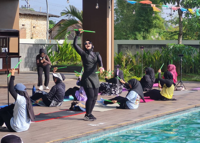 Sensasi Yoga Tepi Kolam MYZE Hotel Sumenep Jadi Oase Kesehatan di Tengah Kota