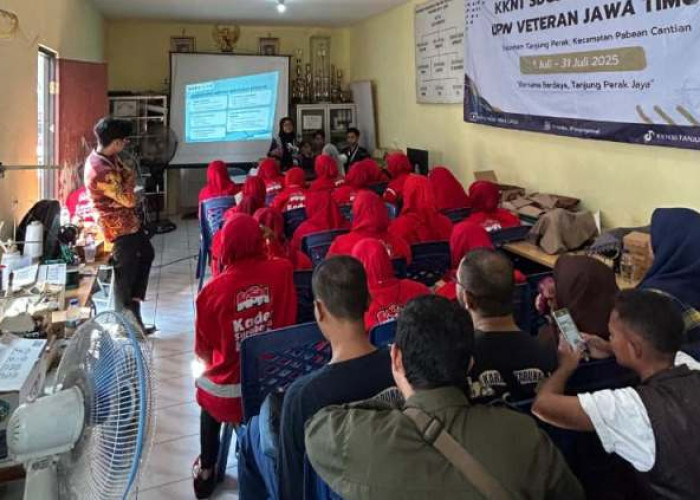 Mahasiswa UPNVJT Ajak Warga Melek Digital, UMKM Tanjung Perak Naik Kelas