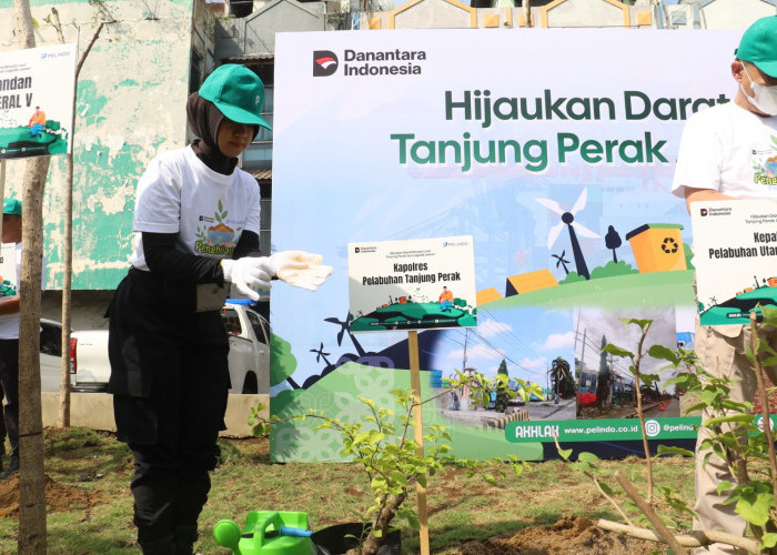 Wakapolres Pelabuhan Tanjung Perak Turun Langsung Tanam Pohon Bersama Stakeholder Maritim