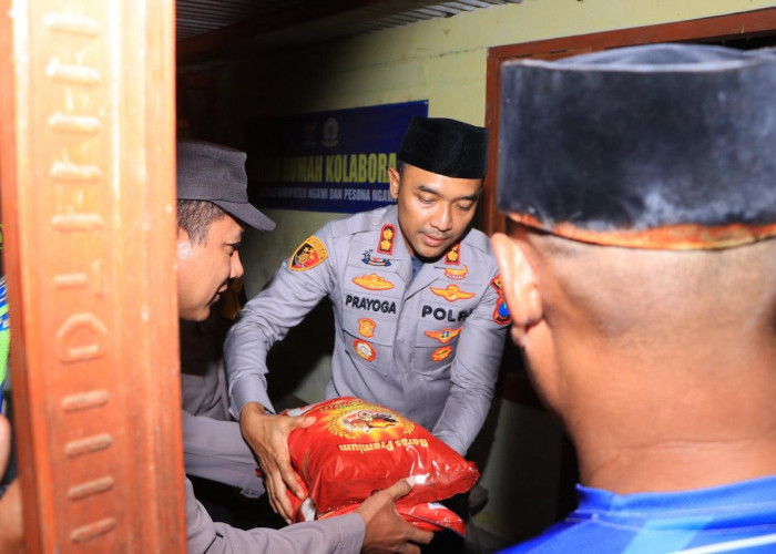 Ramadan Peduli, Kapolres Ngawi Berbagi Pada Warga di Kedunggalar