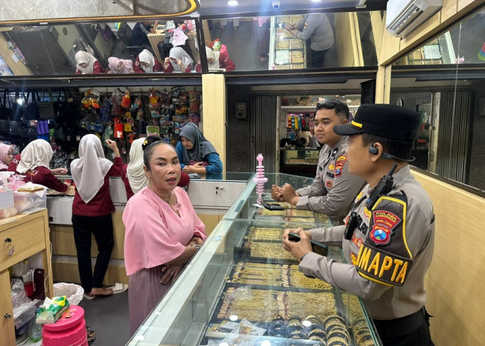 Cegah Pencurian, Polisi Lamongan Patroli Toko Emas Pasar Kota