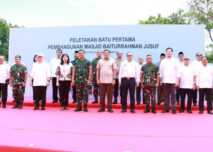 Kapolres Gresik Dampingi Menhan Hadiri Groundbreaking Masjid Al Yusuf di PT JNM