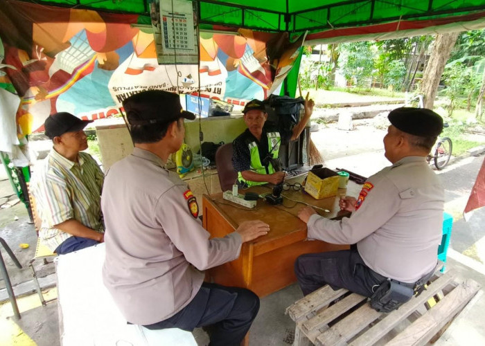 Tingkatkan Keamanan Permukiman, Polsek Wonocolo Gelar Patroli Dialogis di Jemursari