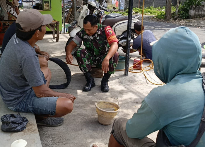Dekatkan Diri dengan Warga, Babinsa Grati Gelar Komsos