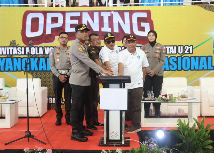 Kapolresta Sidoarjo Buka Voli Indoor dan Pantai Bhayangkara Cup 2025