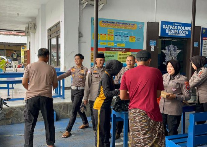 Jalin Kedekatan dengan Masyarakat Satlantas Polres Kediri Kota Gelar Jumat Berkah