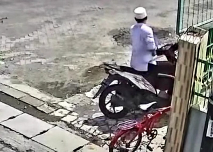 Nyaru Jadi Jemaah, Maling Motor Gasak Beat di Tambak Segaran