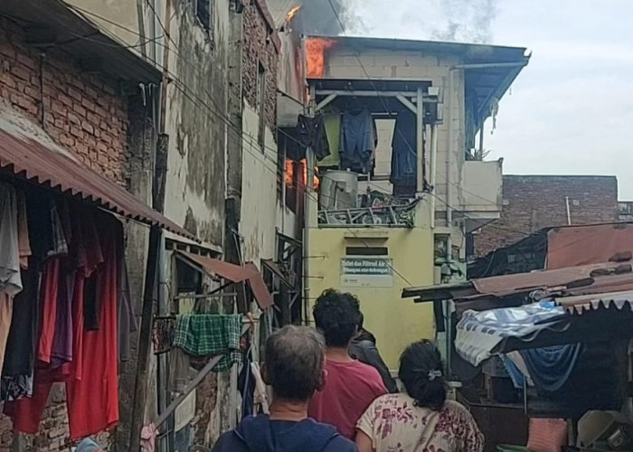 Dua Rumah di Pandegiling Hangus Dilalap si Jago Merah