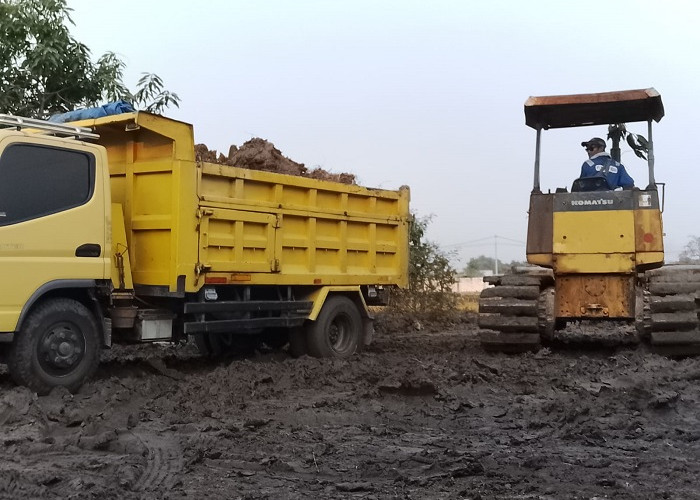 Warga Protes Larangan Dump Truk Masuk Dusun Tawun Lamongan, Kades Sebut Tak Ada Perdes