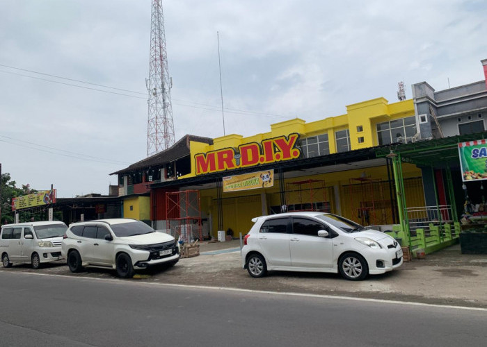 Toko Modern Bermunculan, Warung Kelontong Cukir Was-Was