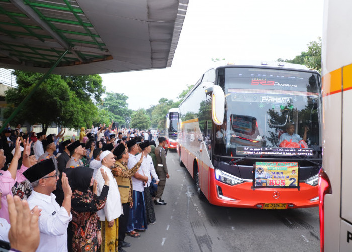 Kapolres Bersama Forkopimda Kota Kediri Resmi Berangkatkan Ratusan Jemaah Haji Kloter 115