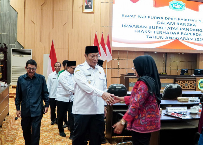 Plt Bupati Lamongan Jawab Pandangan Fraksi DPRD Terkait R-APBD 2025