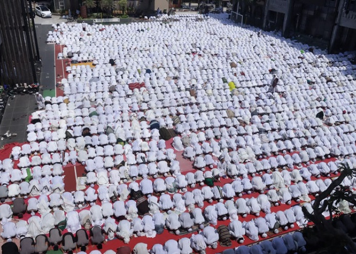 Ribuan Santri Ponpes Dalwa Bangil Gelar Salat Istisqa, Doakan Hujan Berkah