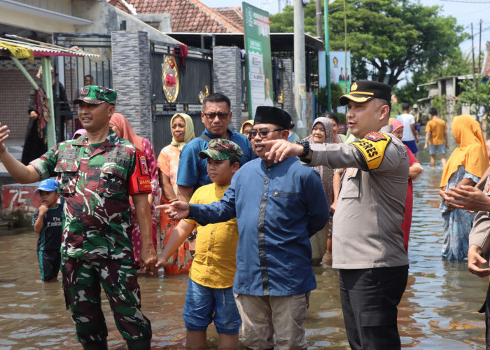 Kapolres Pasuruan Turun ke  Lokasi Terdampak Banjir dan Beri Bantuan