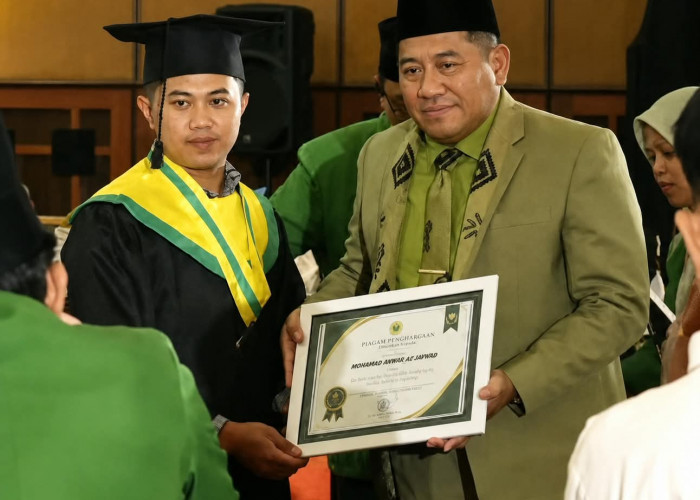 Karya Ilmiah Anak Petani Asal Wuluhan Tembus Nasional, Jadi Wisudawan Berprestasi UIJ