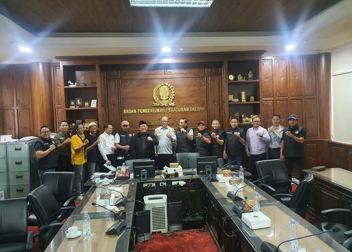 Bela Pengemudi Ojol, DPRD Jatim Desak Gubernur Bersurat ke Kementerian Komdigi