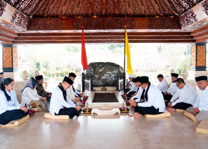 Dongkrak Kunjungan Wisata, Makam Bung Karno Kota Blitar Dibuka 24 Jam  