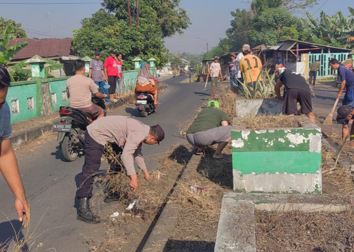Bhabinkamtibmas Polsek Jabon Gelar Kerja Bakti Bersama Warga, Wujudkan Lingkungan Bersih dan Kondusif